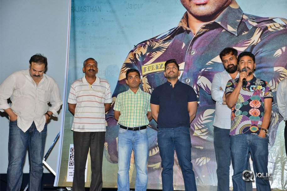 Army-People-Watching-Naa-Peru-Surya-Naa-illu-India-Movie-Photos